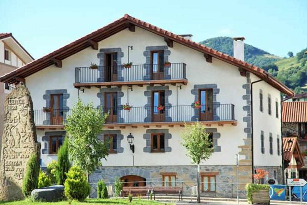 Hostal-Cicloturismo Lopenea Лейца Номер фото